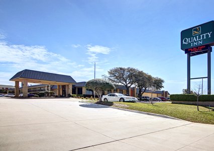 Pet Friendly QUALITY INN in Mckinney, Texas