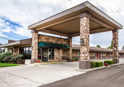 Pet Friendly Econo Lodge University in Flagstaff, Arizona