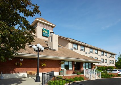 Pet Friendly Quality Hotel in Burlington, Ontario