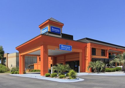 Pet Friendly Econo Lodge Inn and Suites Macon in Macon, Georgia