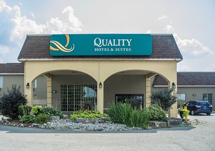 Pet Friendly Quality Hotel & Suites in Woodstock, Ontario