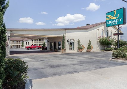 Pet Friendly Quality Inn Near Lake Marble Falls in Marble Falls, Texas