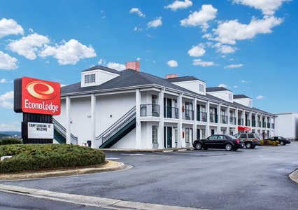 Pet Friendly Econo Lodge in Greenville, North Carolina