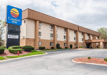 Pet Friendly Comfort Inn South in Indianapolis, Indiana