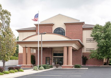Pet Friendly Quality Inn & Suites in Niles, Michigan