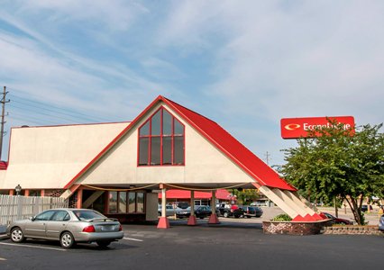 Pet Friendly Econo Lodge in Battle Creek, Michigan