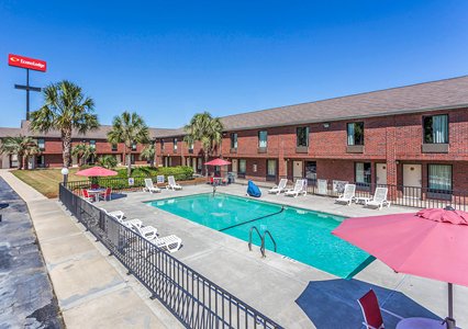 Pet Friendly Econo Lodge in Florence, South Carolina