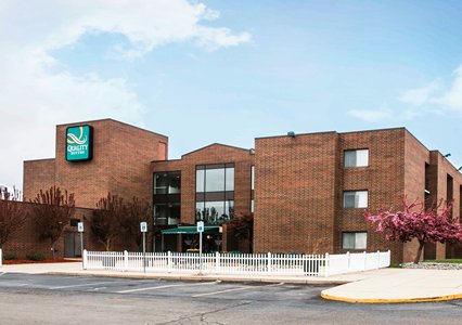 Pet Friendly Quality Suites in Lansing, Michigan