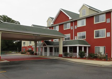 Pet Friendly Econo Lodge Inn & Suites in Marianna, Florida