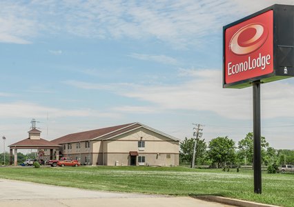 Pet Friendly Econo Lodge in Shelbyville, Indiana