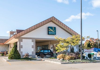 Pet Friendly Quality Inn & Suites in Escanaba, Michigan