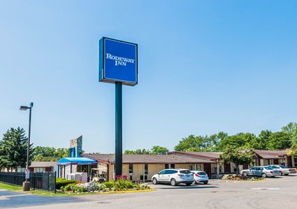 Pet Friendly Rodeway Inn in Auburn Hills, Michigan