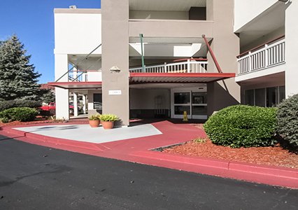 Pet Friendly Econo Lodge Inn & Suites in Johnson City, Tennessee