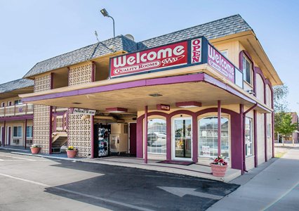 Pet Friendly Econo Lodge Fallon Naval Air Station Area in Fallon, Nevada