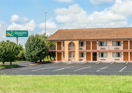 Pet Friendly Quality Inn  Marianna in Marianna, Florida