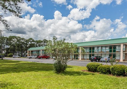 Pet Friendly Econo Lodge in Douglas, Georgia