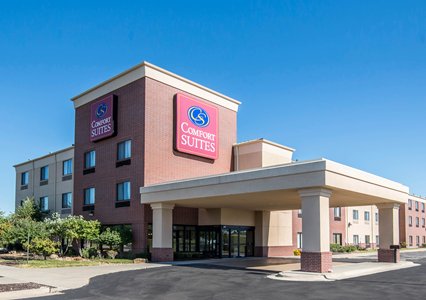 Pet Friendly Comfort Suites Speedway - Kansas City in Kansas City, Kansas