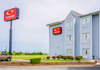 Pet Friendly Econo Lodge  Inn & Suites in Evansville, Indiana
