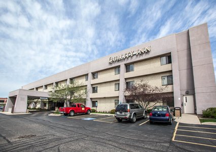 Pet Friendly Quality Inn in Elgin, Illinois