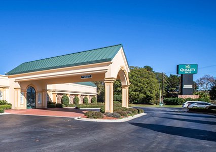 Pet Friendly Quality Inn in Richmond Hill, Georgia