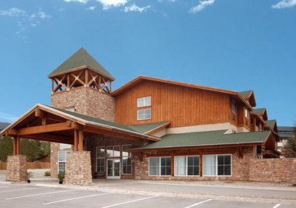 Pet Friendly Quality Inn & Suites Summit County in Silverthorne, Colorado