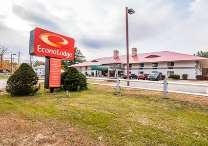 Pet Friendly Econo Lodge Near Plymouth State University in Plymouth, New Hampshire