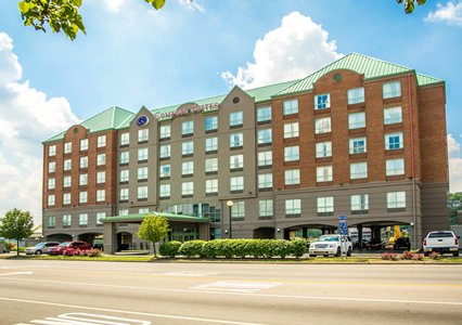 Pet Friendly Comfort Suites in Newport, Kentucky