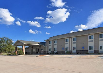 Pet Friendly Rodeway Inn & Suites in Hoisington, Kansas