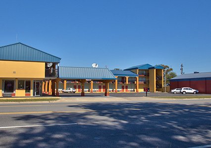 Pet Friendly Econo Lodge in Donalsonville, Georgia