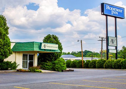 Pet Friendly Rodeway Inn Moosic - Scranton in Moosic, Pennsylvania