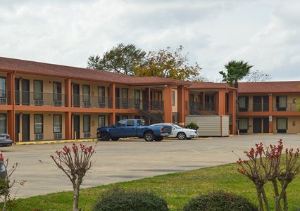 Pet Friendly Econo Lodge in Lake Charles, Louisiana