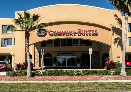 Pet Friendly Comfort Suites Clearwater - Dunedin in Clearwater, Florida