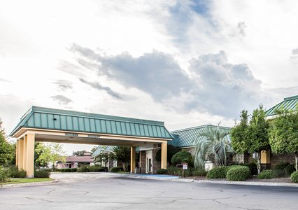 Pet Friendly Econo Lodge Near Fort Stewart in Hinesville, Georgia