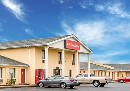 Pet Friendly Econo Lodge in Jeffersonville, Ohio