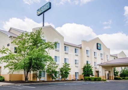 Pet Friendly Quality Suites in La Grange, Kentucky