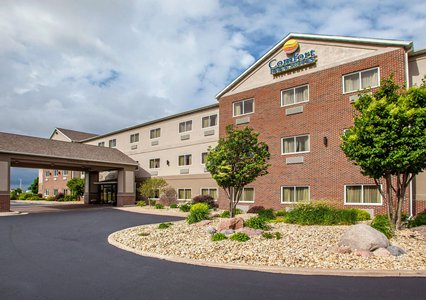 Pet Friendly Comfort Inn & Suites Davenport - Quad Cities in Davenport, Iowa