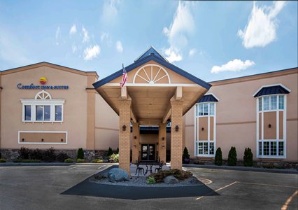 Pet Friendly Comfort Inn & Suites in Plattsburgh, New York