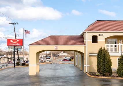 Pet Friendly Econo Lodge in Huntington, West Virginia