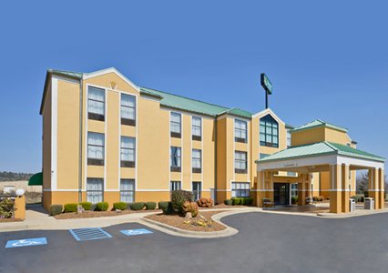 Pet Friendly Quality Suites Maumelle - Little Rock NW in Maumelle, Arkansas