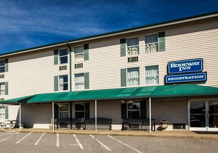 Pet Friendly Rodeway Inn in Asheville, North Carolina