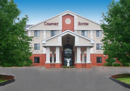 Pet Friendly Comfort Suites St Charles-St Louis in Saint Charles, Missouri