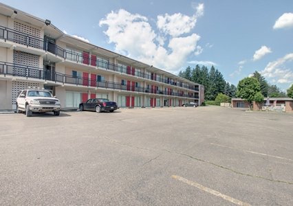 Pet Friendly Econo Lodge in Bradford, Pennsylvania