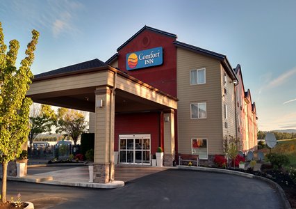 Pet Friendly Comfort Inn Columbia Gorge Gateway in Troutdale, Oregon