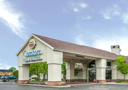 Pet Friendly Comfort Inn & Suites in Warsaw, Indiana