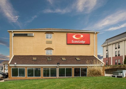 Pet Friendly Econo Lodge in Kent, Ohio