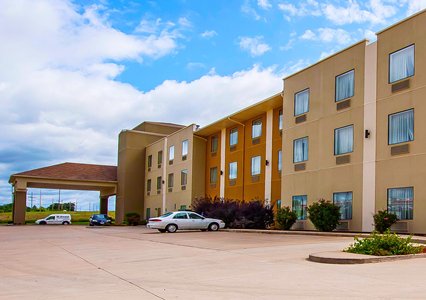 Pet Friendly Comfort Suites Jackson-Cape Girardeau in Jackson, Missouri