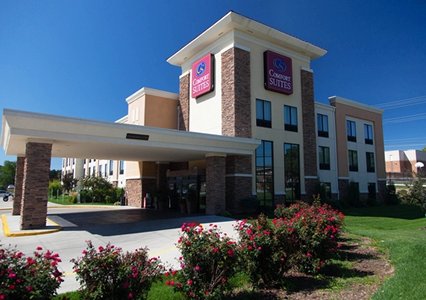 Pet Friendly Comfort Suites East in Lincoln, Nebraska