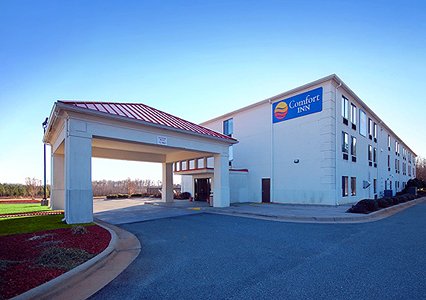 Pet Friendly Comfort Inn & Suites in Mocksville, North Carolina