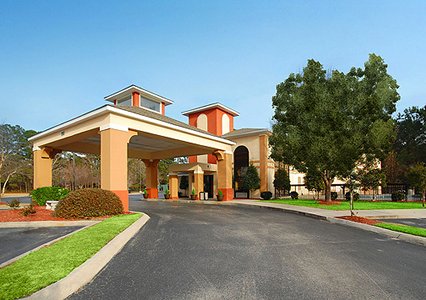 Pet Friendly Econo Lodge Cherry Point in Havelock, North Carolina
