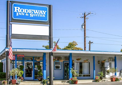 Pet Friendly Rodeway Inn & Suites in Roseburg, Oregon